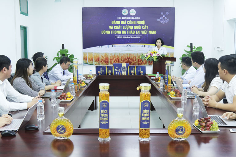 Các sản phẩm rượu đông trùng hạ thảo Vietfarm thu hút sự chú ý của giới chuyên gia