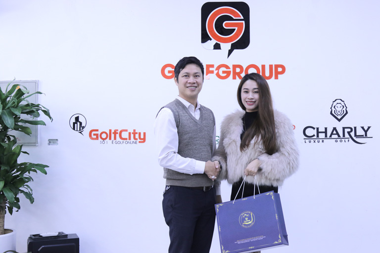Chủ tịch tập đoàn GolfGroup đánh giá cao các set quà Đông trùng hạ thảo Vietfarm